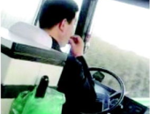 小伙网吧吃瓜子视频,频问“什么仇什么怨”引发暴力事件